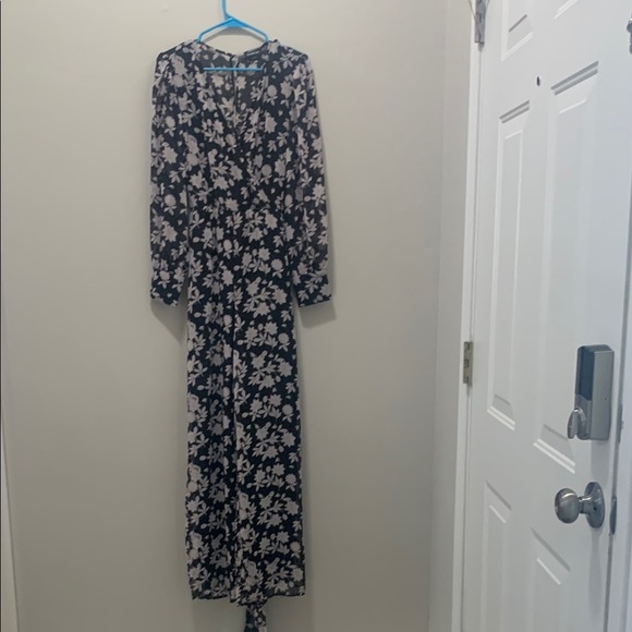 Chic Black and White Floral Long Sleeve Dress - Picture 1 of 5